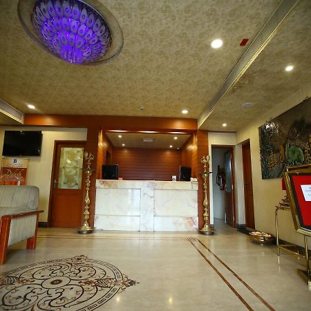 Metro Grand Hotel Čennai Exteriér fotografie